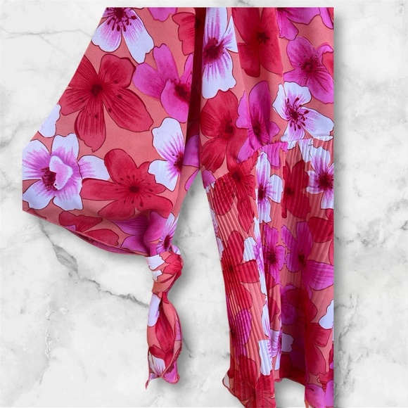 Goddess New York chiffon Floral V-Neck Women's Top sz 1x nwot #002 - Picture 2 of 3